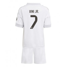 Dětský fotbalový dres Real Madrid Vinicius Junior #7 2025-26 Domácí Krátký Rukáv (+ trenýrky)